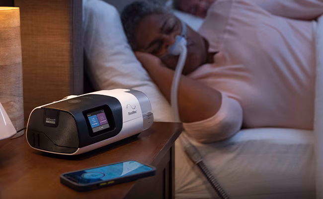 sleep-apnea-patient-sleeping-with-AirSense-11-CPAP-mobile